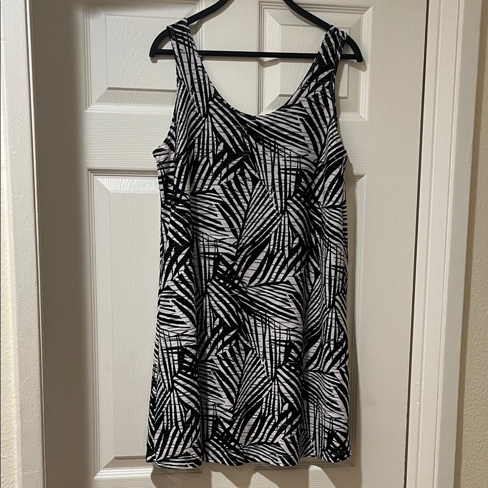 Black and White Patterned Women's Cover-Up Dress
